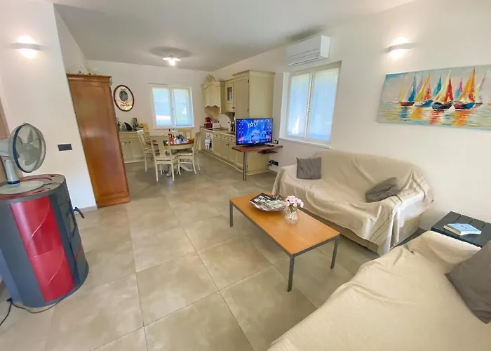 Tatil Evi Paradiso-boschetto Mit Pool